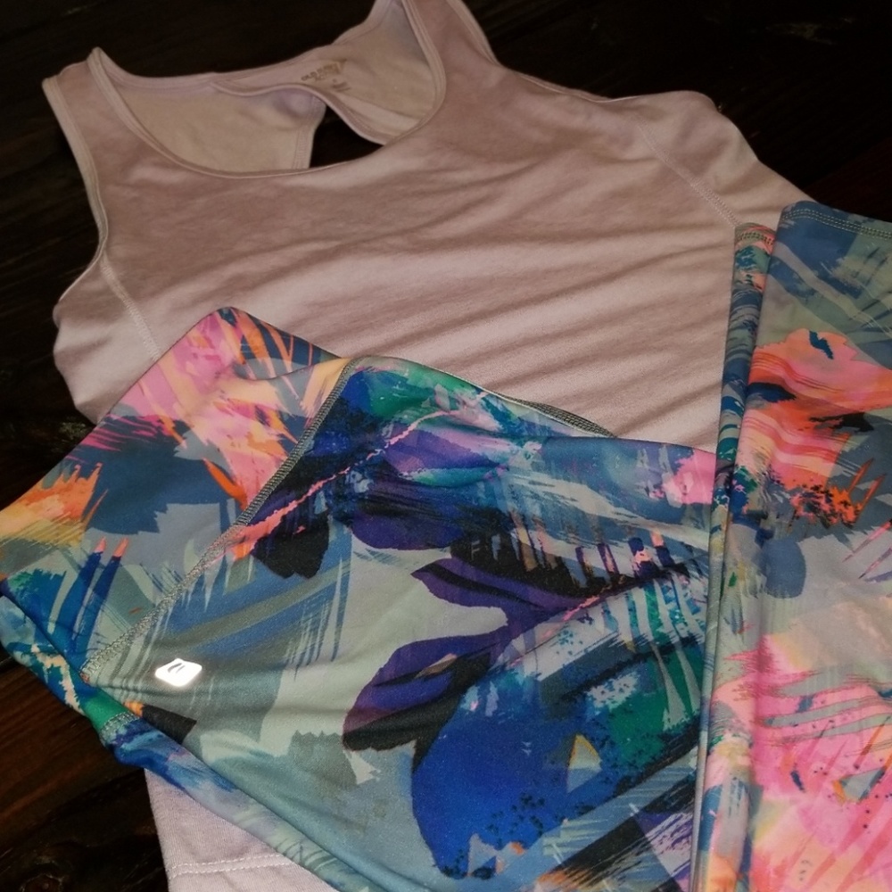 Medium workout outfit fabletics capri pants & top